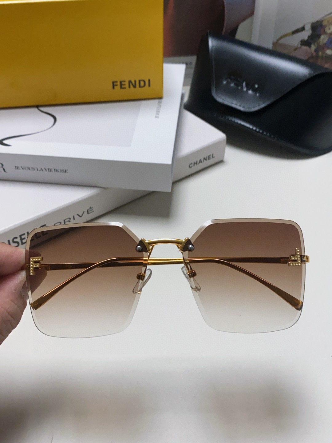 Fendi FE4082US Sunglasses thumbnail 7