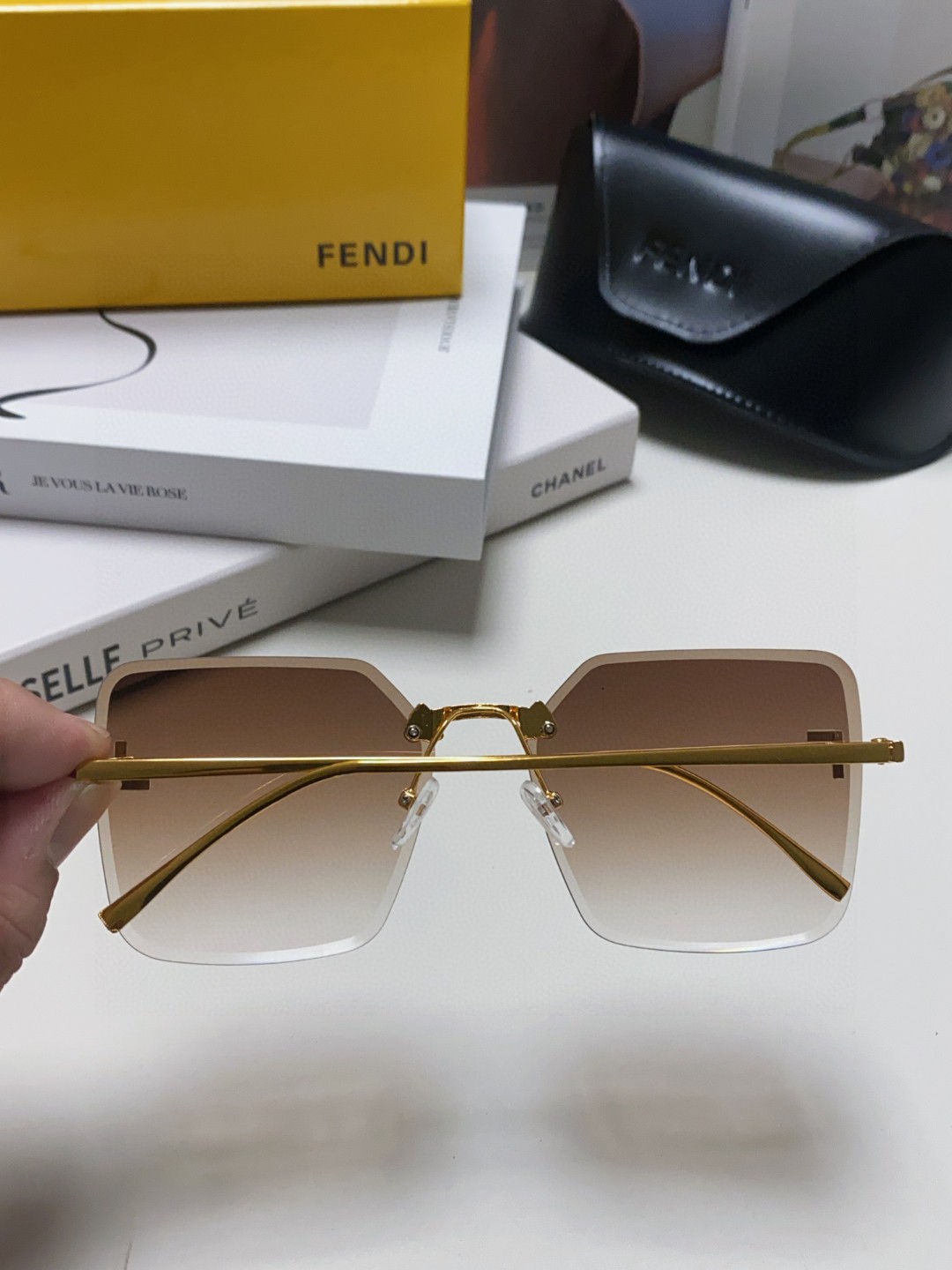 Fendi FE4082US Sunglasses thumbnail 8