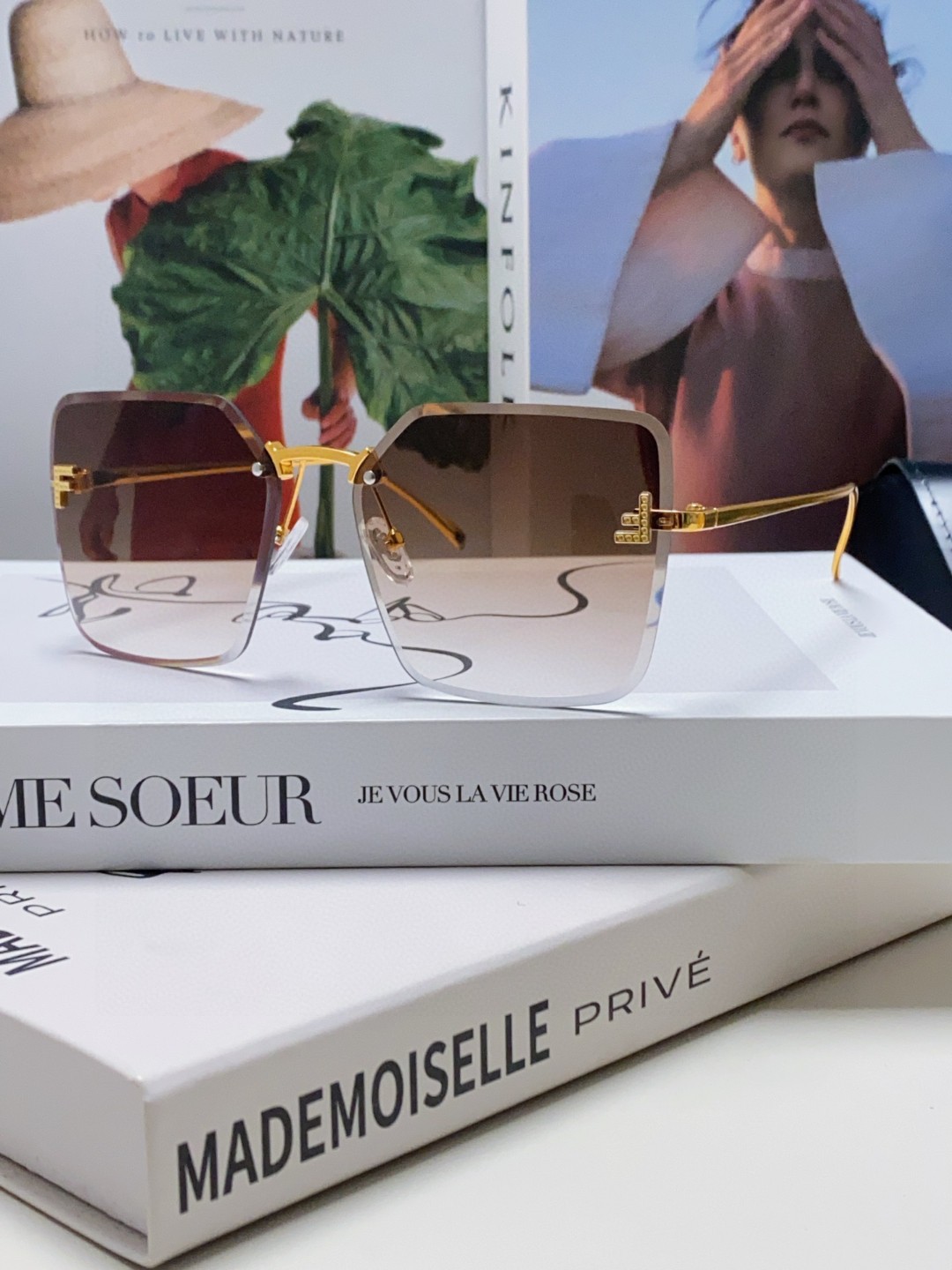 Fendi FE4082US Sunglasses thumbnail 4