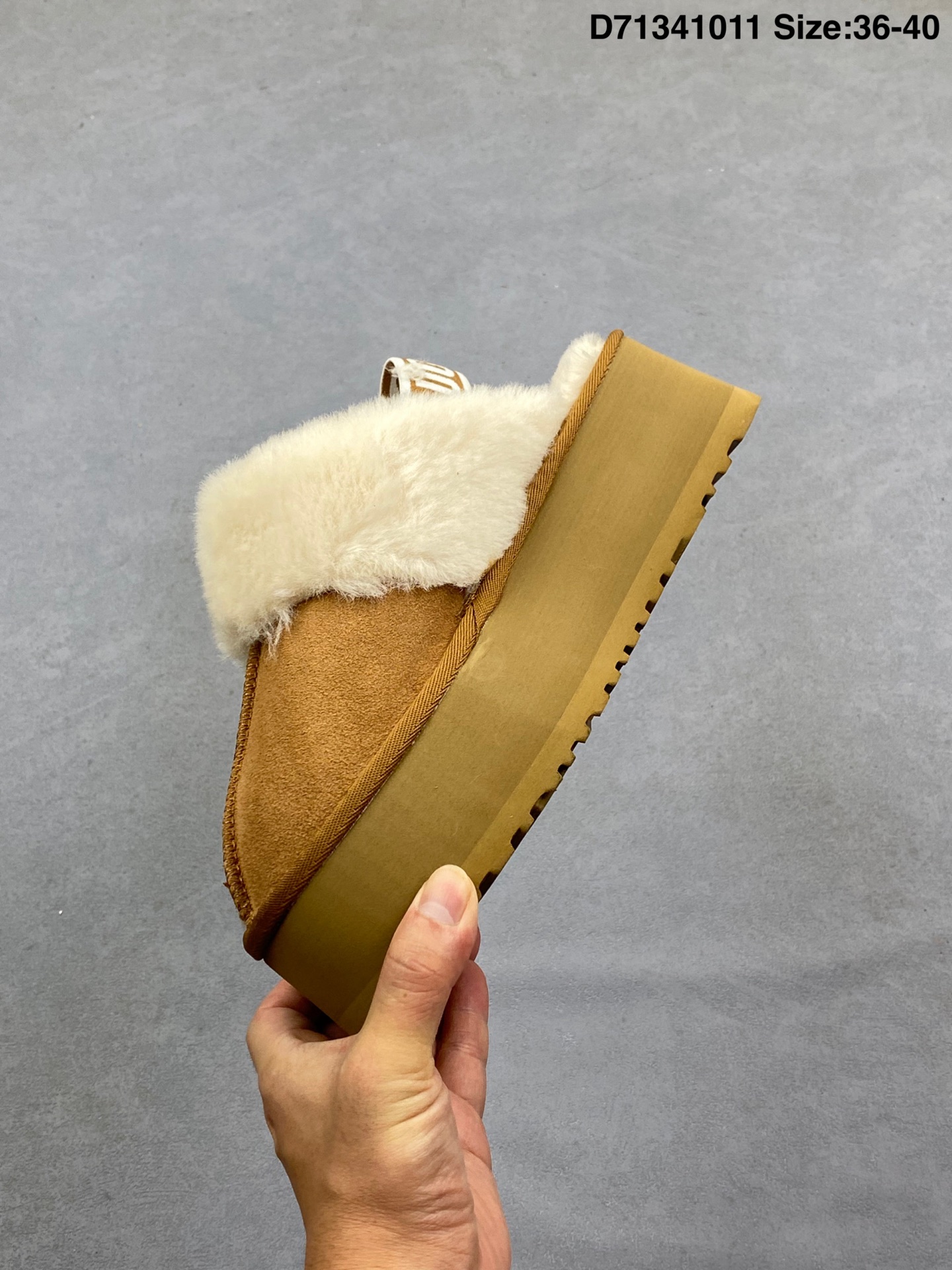 UGG Short Snow Boots thumbnail 2