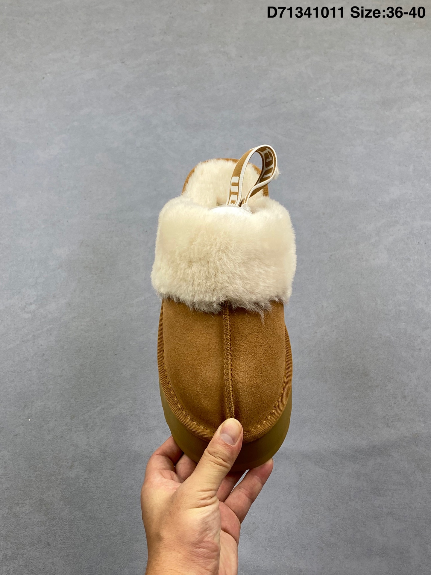 UGG Short Snow Boots thumbnail 3