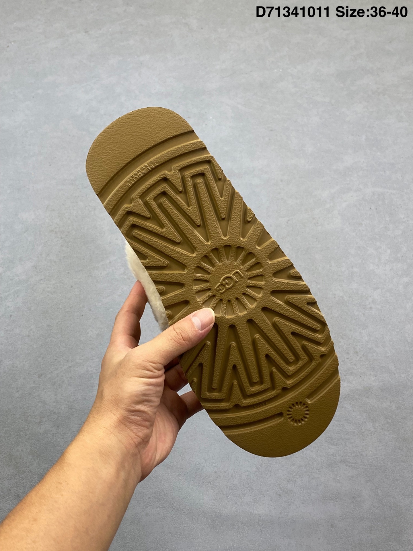 UGG Short Snow Boots thumbnail 5